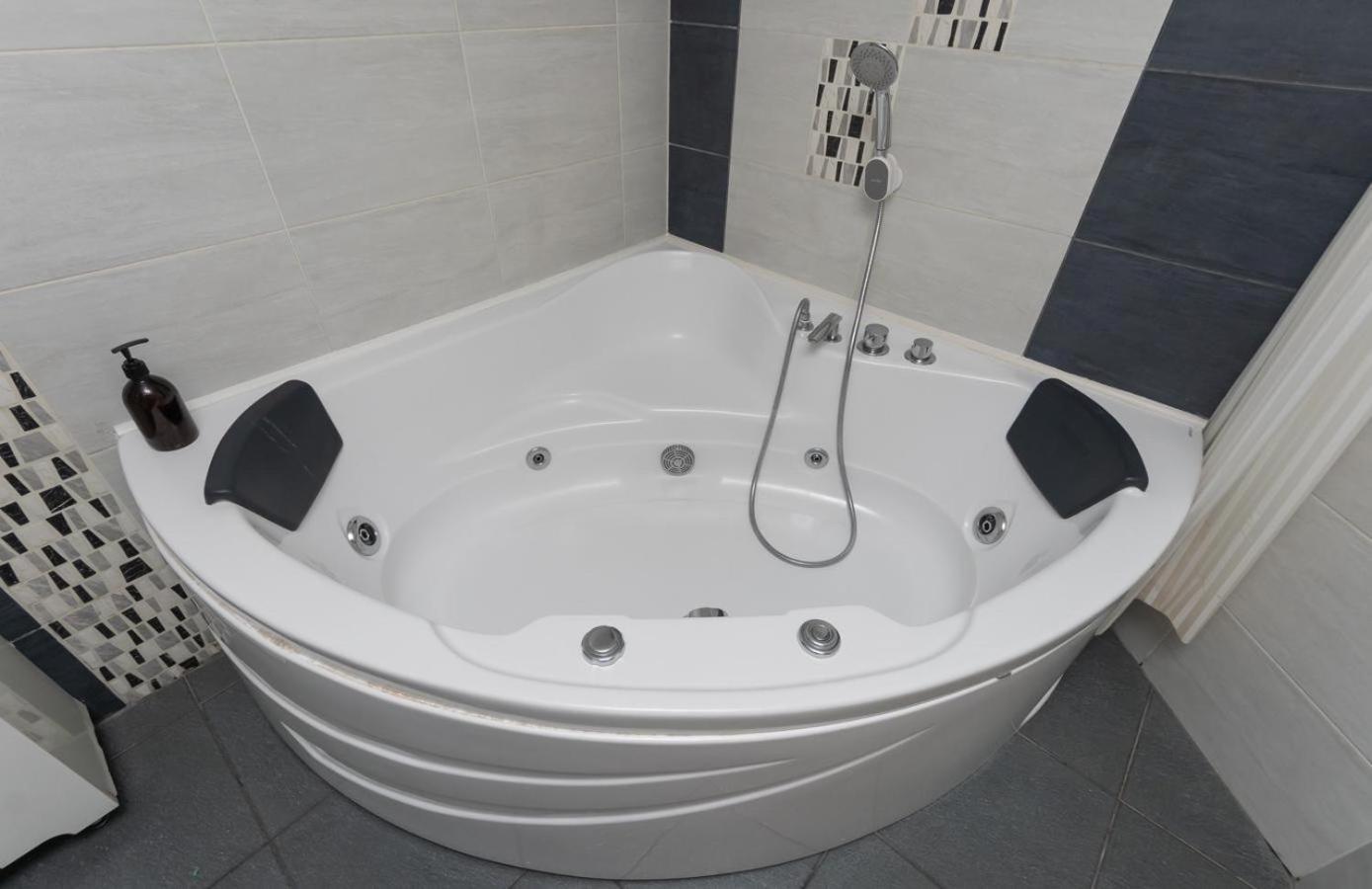 شقة Flat24 On Lesi Ukrainki 3 كييف المظهر الخارجي الصورة