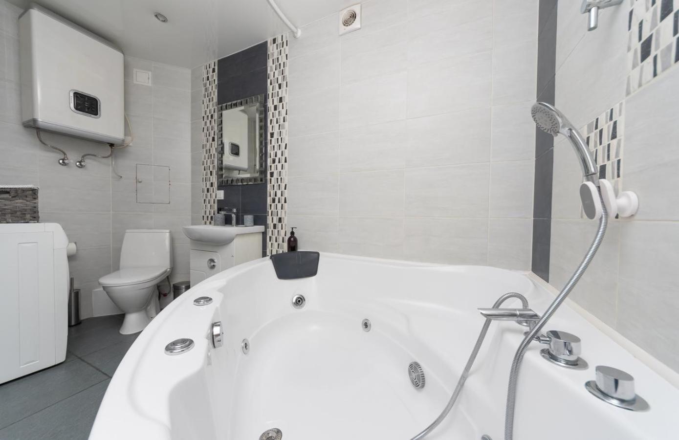 شقة Flat24 On Lesi Ukrainki 3 كييف المظهر الخارجي الصورة