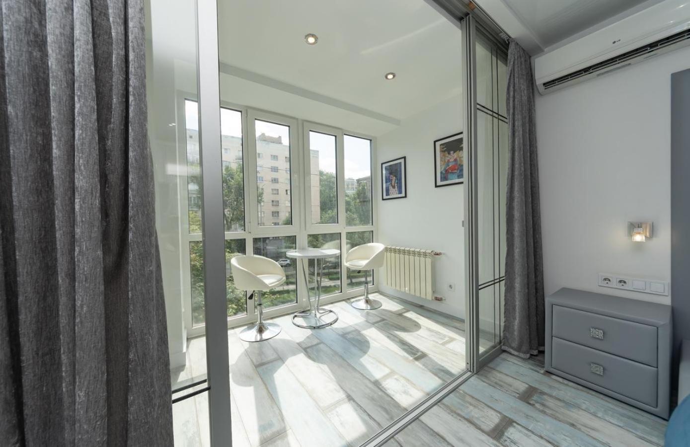 شقة Flat24 On Lesi Ukrainki 3 كييف المظهر الخارجي الصورة